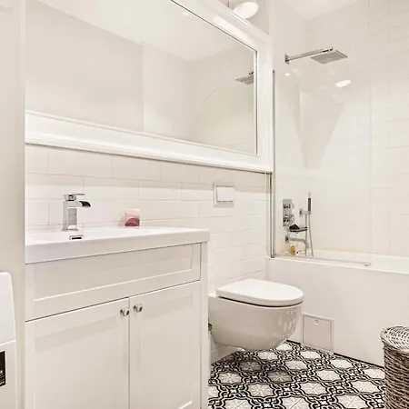 公寓 Dinbnb I Of Both Worlds I 80sqm With 2 Baths And Bathtub 卑爾根